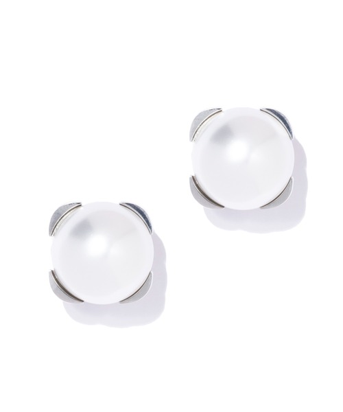 IRIS47(イリスフォーセブン)の「【IRIS 47】contour earring M/コントアー イヤリング M パール(イヤリング・レディース・シルバー/ゴールド・M)」の2枚目の写真