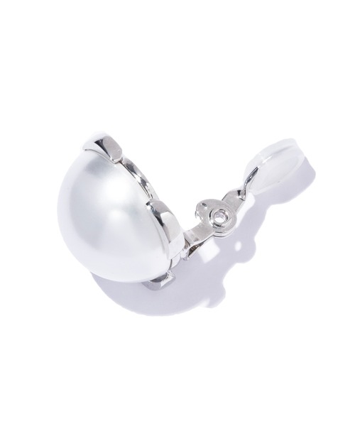 IRIS47(イリスフォーセブン)の「【IRIS 47】contour earring M/コントアー イヤリング M パール(イヤリング・レディース・シルバー/ゴールド・M)」の5枚目の写真