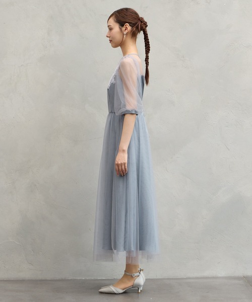 AIMER(エメ)の「アシンメトリーモチーフレースチュールパフスリーブパーティードレス(ドレス・レディース・ブルーグレー/ピンクベージュ/ダークグレー・MEDIUM)」の18枚目の写真