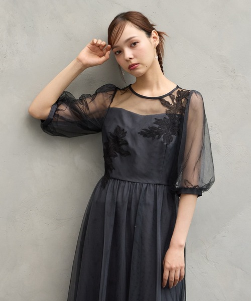 AIMER(エメ)の「アシンメトリーモチーフレースチュールパフスリーブパーティードレス(ドレス・レディース・ブルーグレー/ピンクベージュ/ダークグレー・MEDIUM)」の10枚目の写真