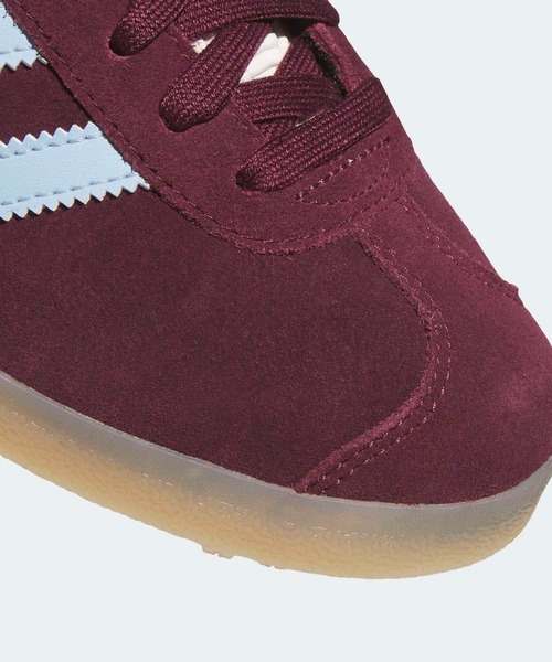 adidas(アディダス)の「ウィメンズ ガゼル ゴルフ / Gazelle Spikeless Golf【adidas Golf/アディダスゴルフ】(スニーカー・レディース・レッド・22.5cm/22.0cm)」の4枚目の写真