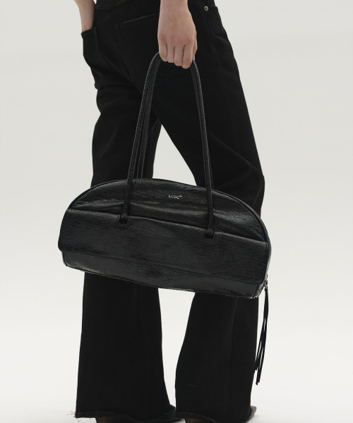 LCDC TM（エルシーディーシーティーエム）の「ARCH LONG SHOULDER BAG_MEDIUM (BLACK)（ショルダーバッグ・レディース・その他・OS）」の2枚目の写真