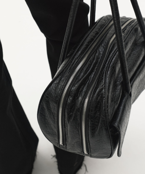 LCDC TM（エルシーディーシーティーエム）の「ARCH LONG SHOULDER BAG_MEDIUM (BLACK)（ショルダーバッグ・レディース・その他・OS）」の5枚目の写真