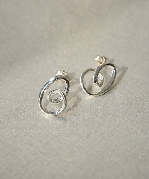 ear PAPILLONNER(イアパピヨネ)の「コネクトピアス《WEB&一部店舗限定/スターリングシルバー使用》(ピアス(両耳用)・レディース・シルバー系その他4・FREE)」の1枚目の写真