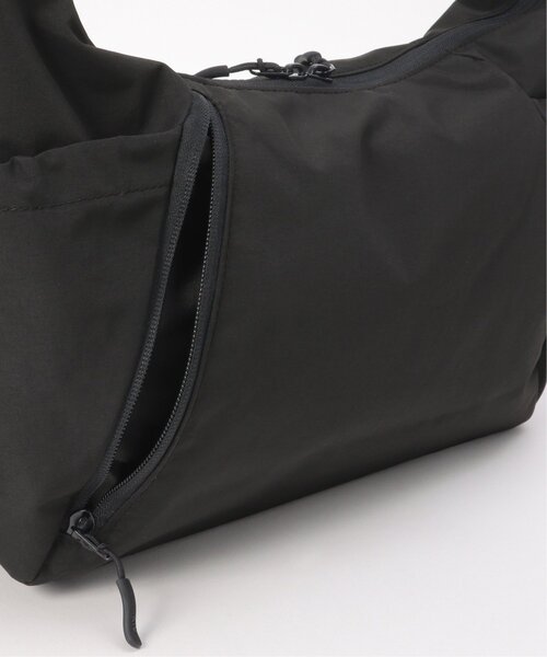 ikka(イッカ)の「【WEB限定】KiU キウ ナイロンクロスボディショルダーバッグ(ショルダーバッグ・メンズ・ブラック/オリーブ・FREE)」の12枚目の写真
