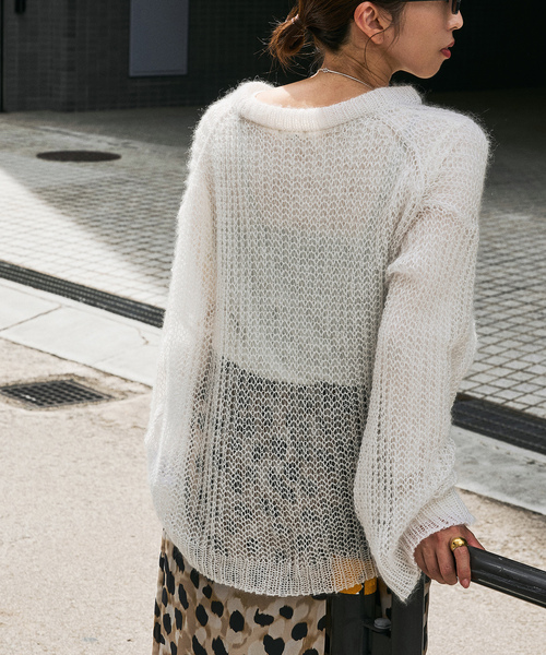 VERMEIL par iena(ヴェルメイユパーイエナ)の「Airy Silk Wool Blend ニット(ニット/セーター・レディース・ホワイト/レッド・FREE)」の4枚目の写真