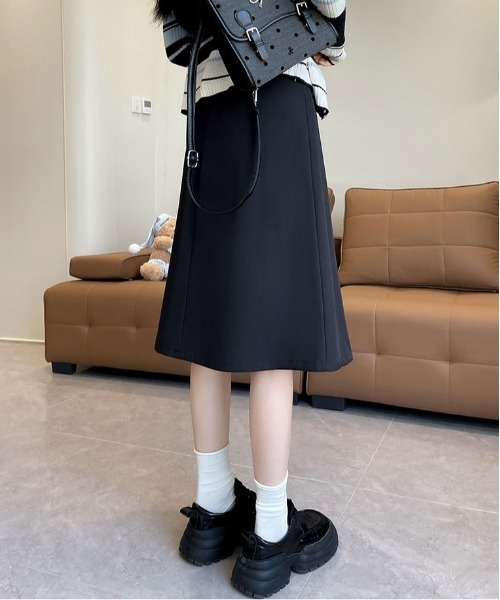 &soiree(アンドソワレ)の「ミドル丈プリーツフレアスカート(スカート・レディース・ブラック/グレー・X-LARGE/LARGE/MEDIUM/SMALL)」の4枚目の写真