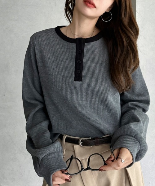 TREOVER（トレオーバー）の「ショート丈 バイカラーヘンリーネックワッフルプルオーバー（Tシャツ/カットソー・レディース・オフホワイト/杢グレー/ライトブルー/ブラウン・FREE）」の8枚目の写真