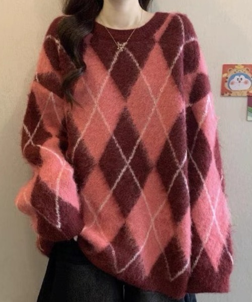 Teem Store(チームストア)の「オーバーサイズ アーガイル柄シャギーニットプルオーバー(ニット/セーター・レディース・ベージュ/グレー/レッド/ピンク・M)」の7枚目の写真