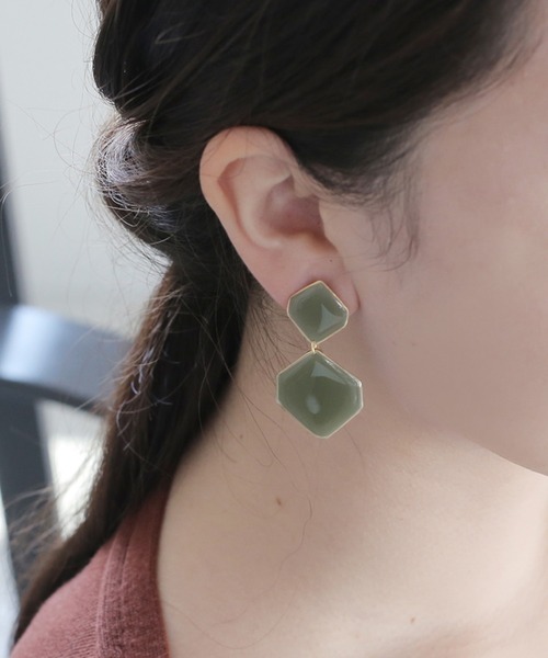 ANEMONE（アネモネ）の「ダブルヘキサゴンのつやつやイヤリング（イヤリング・レディース・ベージュ/ブラウン/ブルー/グリーン/ライトピンク/ライトブラウン/グレー/パープル/エメラルド・FREE）」の5枚目の写真