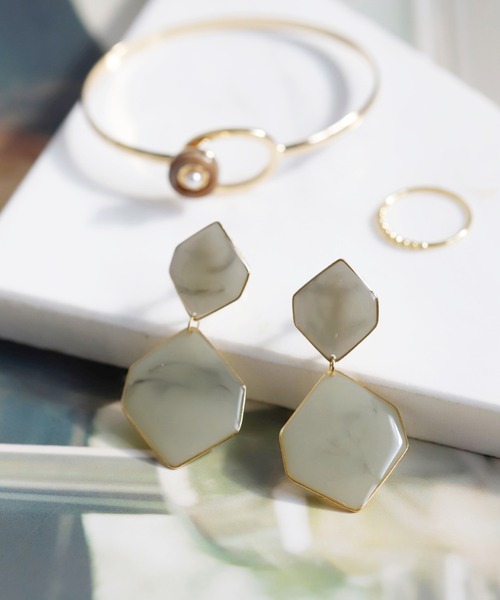 ANEMONE（アネモネ）の「ダブルヘキサゴンのつやつやイヤリング（イヤリング・レディース・ベージュ/ブラウン/ブルー/グリーン/ライトピンク/ライトブラウン/グレー/パープル/エメラルド・FREE）」の2枚目の写真