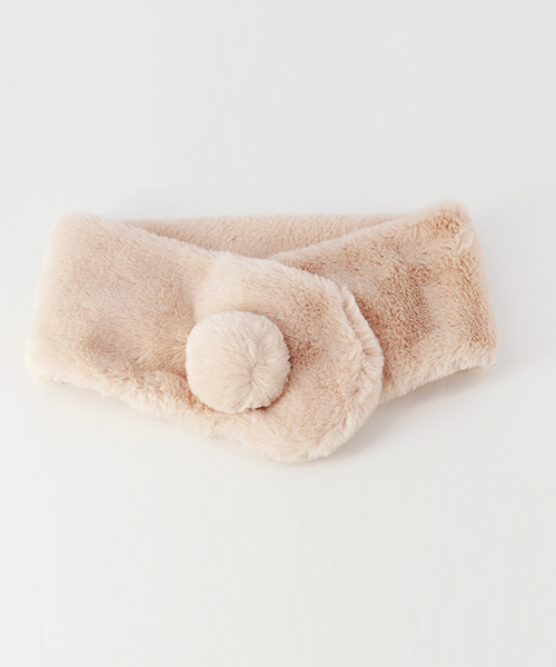 Catherine Cottage（キャサリンコテージ）の「うさぎのしっぽフェイクファーマフラー（マフラー・キッズ・ホワイト/ベージュ/ネイビー/グレー/レッド/ブルー/ミント/ベビーピンク/ライラック/スモークピンク/ピンク系その他・FREE）」の4枚目の写真