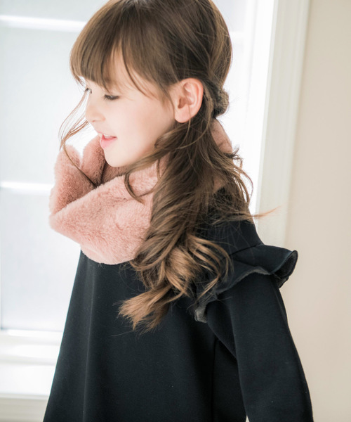 Catherine Cottage（キャサリンコテージ）の「うさぎのしっぽフェイクファーマフラー（マフラー・キッズ・ホワイト/ベージュ/ネイビー/グレー/レッド/ブルー/ミント/ベビーピンク/ライラック/スモークピンク/ピンク系その他・FREE）」の9枚目の写真