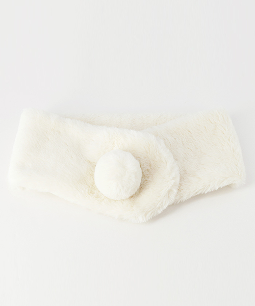 Catherine Cottage（キャサリンコテージ）の「うさぎのしっぽフェイクファーマフラー（マフラー・キッズ・ホワイト/ベージュ/ネイビー/グレー/レッド/ブルー/ミント/ベビーピンク/ライラック/スモークピンク/ピンク系その他・FREE）」の2枚目の写真