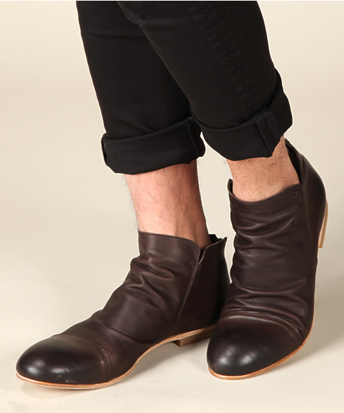And A（アンドエー）の「Short Back Zip Boots （And A×seesaw）（ブーツ・メンズ・ブラック/ブラウン/ダークブラウン・26cm/27cm）」の3枚目の写真