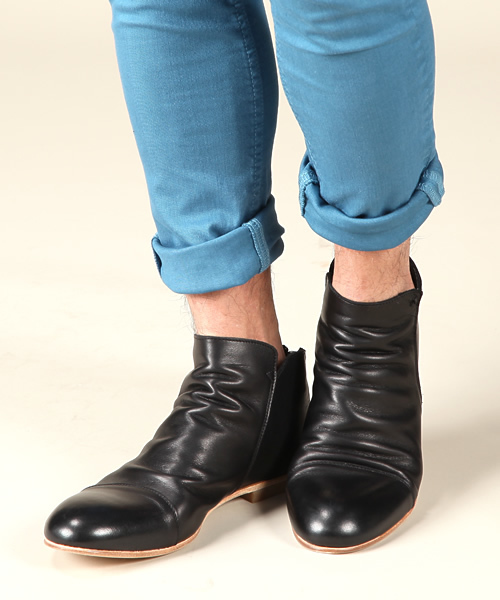 And A（アンドエー）の「Short Back Zip Boots （And A×seesaw）（ブーツ・メンズ・ブラック/ブラウン/ダークブラウン・26cm/27cm）」の2枚目の写真