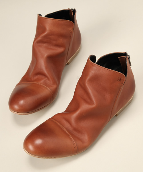 And A（アンドエー）の「Short Back Zip Boots （And A×seesaw）（ブーツ・メンズ・ブラック/ブラウン/ダークブラウン・26cm/27cm）」の4枚目の写真