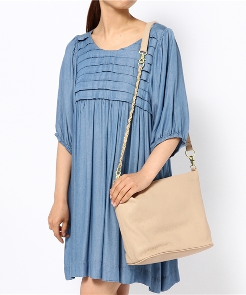 PAPILLONNER（パピヨネ）の「チェーンレザーショルダー（ショルダーバッグ・レディース・アイボリー/ブラック・FREE）」の5枚目の写真