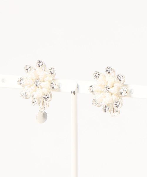 MAYGLOBE（メイグローブ）の「MAYGLOBE Veil / フラワーモチーフイヤリング（イヤリング・レディース・シルバー/ゴールド・FREE）」の5枚目の写真