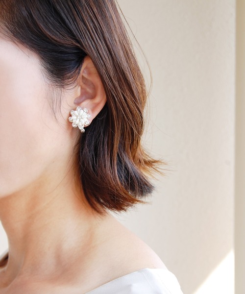 MAYGLOBE（メイグローブ）の「MAYGLOBE Veil / フラワーモチーフイヤリング（イヤリング・レディース・シルバー/ゴールド・FREE）」の9枚目の写真