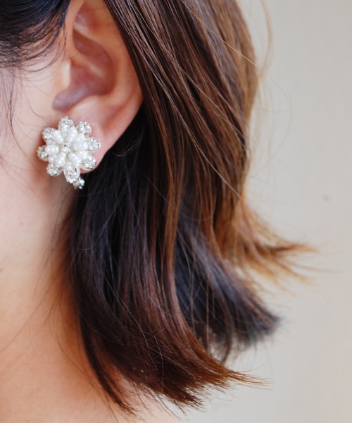 MAYGLOBE（メイグローブ）の「MAYGLOBE Veil / フラワーモチーフイヤリング（イヤリング・レディース・シルバー/ゴールド・FREE）」の7枚目の写真