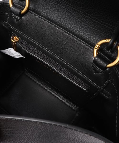 CHARLES & KEITH（チャールズ & キース）の「キャンバストラペーズ トップハンドルバッグ / Canvas Trapeze Top Handle Bag（ハンドバッグ・レディース・ブラック/オリーブ/ライトブラウン/マルチ/ブラック系その他2・M）」の8枚目の写真