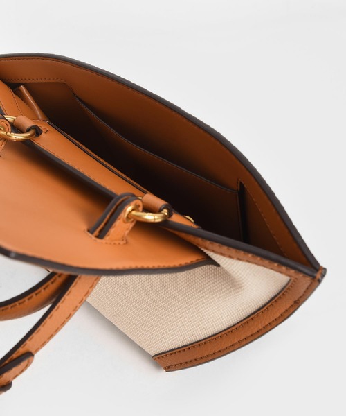 CHARLES & KEITH（チャールズ & キース）の「キャンバストラペーズ トップハンドルバッグ / Canvas Trapeze Top Handle Bag（ハンドバッグ・レディース・ブラック/オリーブ/ライトブラウン/マルチ/ブラック系その他2・M）」の22枚目の写真