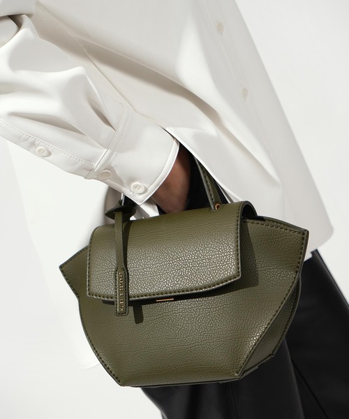 CHARLES & KEITH（チャールズ & キース）の「キャンバストラ