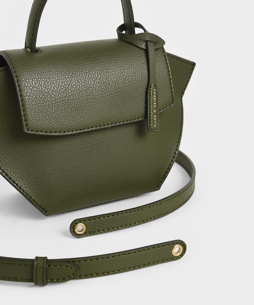 CHARLES & KEITH（チャールズ & キース）の「キャンバストラ