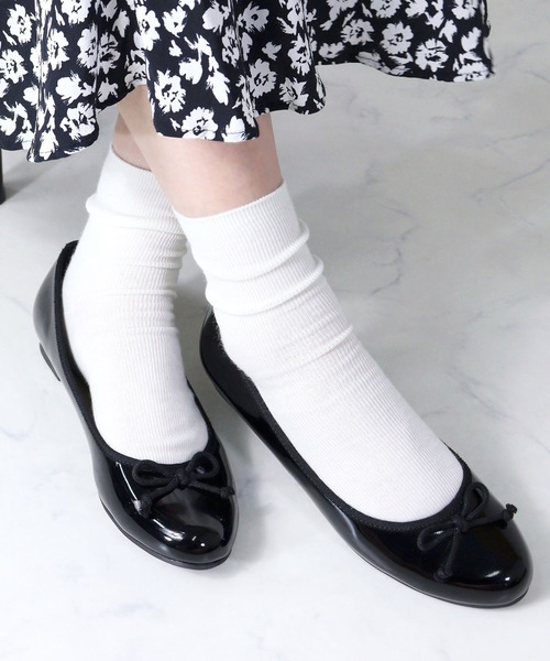 LibertyDoll（リバティードール）の「Liberty Doll / ラウンドトゥ フラット バレエパンプス レディース リボンパンプス ローヒール 1.5cm 歩きやすい フラットシューズ 通勤 オフィスカジュアル バレエコア(5421)（バレエシューズ・レディース・ホワイト/ブラック/レッド/シルバー/ゴールド/ベージュ/パイソン/グリーン/アイボリー/グレイッシュベージュ/ブラック系その他/ゴールド系その他/シルバー系その他/ブラック×ホワイト/ホワイト×ブラック・S/M/L/LL/XL/SS/3L）」の4枚目の写真