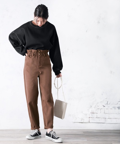 classicalelf（クラシカルエルフ）の「スタイルアップ魅せ。ハイウエストギャザーテーパードパンツ（デニムパンツ・レディース・ブラック/インディゴブルー/ナチュラル/グレー/ブラウン/グレー系その他・SMALL/MEDIUM/LARGE/X-LARGE/XX-LARGE）」の13枚目の写真