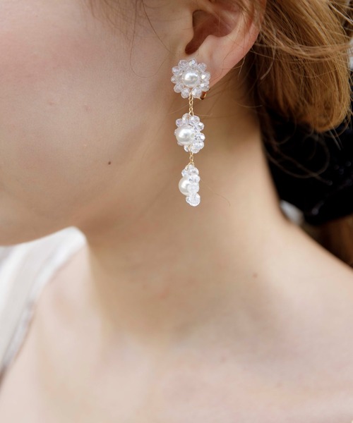 flower（フラワー）の「シアーフラワリーイヤリング（イヤリング・レディース・ホワイト・FREE）」の4枚目の写真