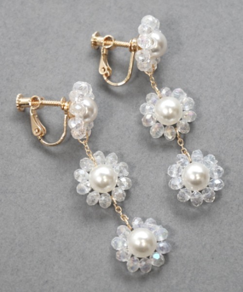 flower（フラワー）の「シアーフラワリーイヤリング（イヤリング・レディース・ホワイト・FREE）」の6枚目の写真