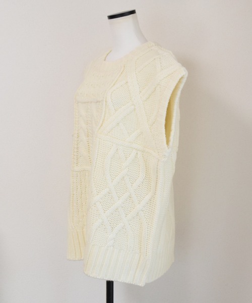 Marient（マリエント）の「ケーブルアランニットベスト（ニット/セーター・レディース・ベージュ/ブラウン/アイボリー・FREE）」の4枚目の写真