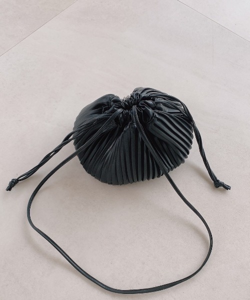 VANNIE U（ヴァニーユー）の「レザープリーツBAG（ショルダーバッグ・レディース・ブラック/アイボリー/ベージュ・FREE）」の15枚目の写真