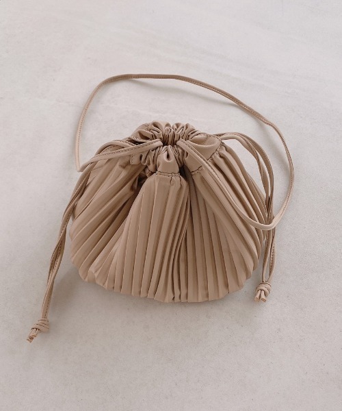 VANNIE U（ヴァニーユー）の「レザープリーツBAG（ショルダーバッグ・レディース・ブラック/アイボリー/ベージュ・FREE）」の13枚目の写真