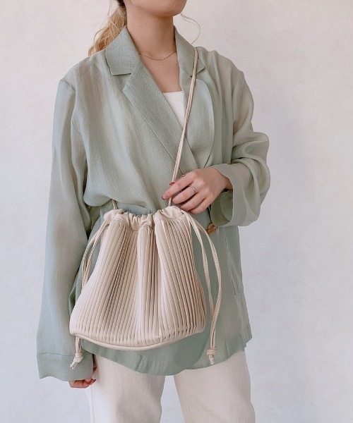 VANNIE U（ヴァニーユー）の「レザープリーツBAG（ショルダーバッグ・レディース・ブラック/アイボリー/ベージュ・FREE）」の18枚目の写真