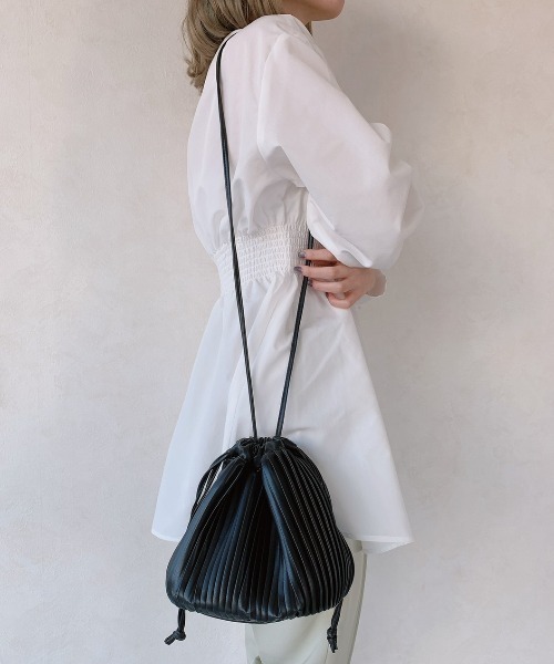 VANNIE U（ヴァニーユー）の「レザープリーツBAG（ショルダーバッグ・レディース・ブラック/アイボリー/ベージュ・FREE）」の20枚目の写真