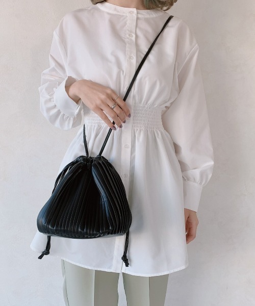 VANNIE U（ヴァニーユー）の「レザープリーツBAG（ショルダーバッグ・レディース・ブラック/アイボリー/ベージュ・FREE）」の21枚目の写真