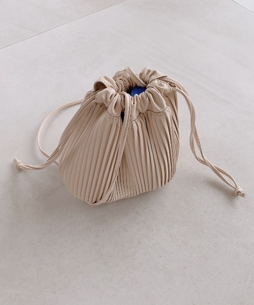 VANNIE U（ヴァニーユー）の「レザープリーツBAG（ショルダーバッグ・レディース・ブラック/アイボリー/ベージュ・FREE）」の9枚目の写真