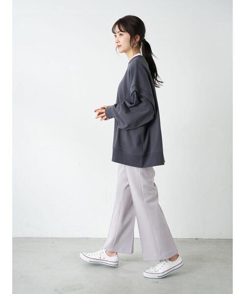 earth music&ecology（アースミュージックアンドエコロジー）の「ルーズシルエットプルオーバー ＊（スウェット・レディース・チャコールグレー/オフホワイト/ミント/ピンクベージュ・FREE）」の22枚目の写真