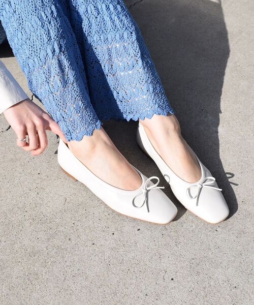 SHIPS（シップス）の「スクエアバレエシューズ◇（バレエシューズ・レディース・オフホワイト/ブラック・25/30/35/40/45/50）」の4枚目の写真