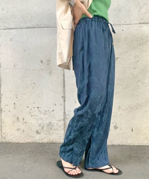 CIAOPANIC（チャオパニック）の「リーフ柄イージーパンツ（スラックス・レディース・グリーン/ネイビー/ブルー系その他・FREE）」の3枚目の写真