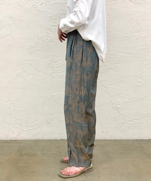 CIAOPANIC（チャオパニック）の「リーフ柄イージーパンツ（スラックス・レディース・グリーン/ネイビー/ブルー系その他・FREE）」の8枚目の写真