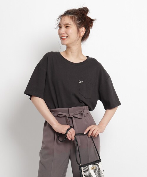 Lee(リー)の「Lee(R)別注 ポケット刺繍Tシャツ(Tシャツ/カットソー・レディース・アイボリー/ガンメタ/カーキ・02)」の3枚目の写真
