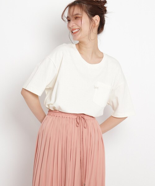 Lee(リー)の「Lee(R)別注 ポケット刺繍Tシャツ(Tシャツ/カットソー・レディース・アイボリー/ガンメタ/カーキ・02)」の2枚目の写真