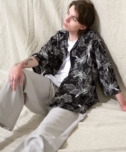 EMMA CLOTHES（エマクローズ）の「オーバーサイズドルマン プラントガラ オープンカラーS/Sシャツ EMMA CLOTHES（シャツ/ブラウス・メンズ・ホワイト系その他/ブラック系その他/ベージュ系その他/グリーン系その他/ブルー系その他/ブラック系その他2/ブルー系その他2/ブルー系その他3・M/L）」の4枚目の写真