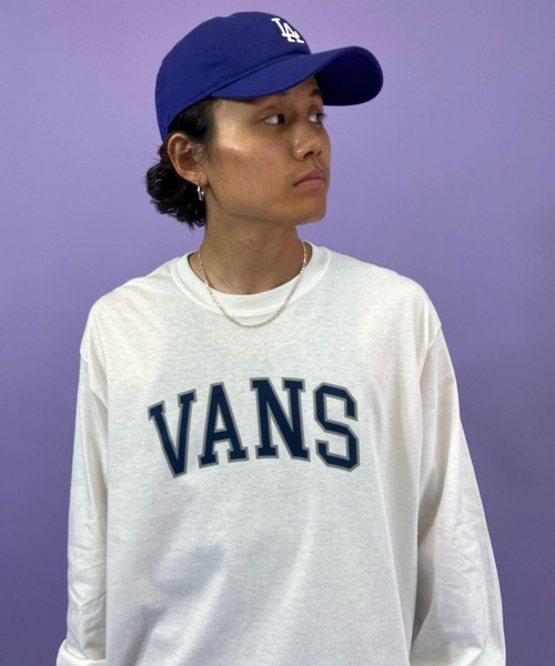 VANS(バンズ)の「【ZOZOTOWN限定アイテム】VANS/バンズ カレッジロゴ プリントロンT 121K1020900(Tシャツ/カットソー・メンズ・ホワイト/ネイビー/グレー・S/M/L/XL)」の1枚目の写真