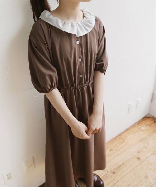 earth music&ecology by たかあしあかり（アースミュージックアンドエコロジーバイタカアシアカリ）の「【ZOZO限定】たかあしあかり★フリル襟ワンピース ＊（ワンピース・レディース・ベージュ/ブラウン・FREE）」の7枚目の写真
