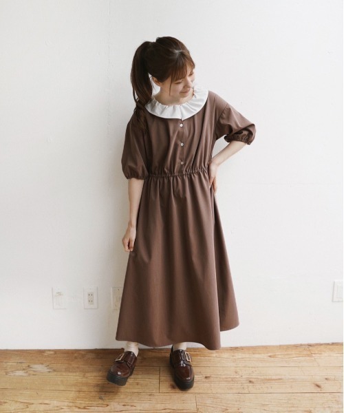 earth music&ecology by たかあしあかり（アースミュージックアンドエコロジーバイタカアシアカリ）の「【ZOZO限定】たかあしあかり★フリル襟ワンピース ＊（ワンピース・レディース・ベージュ/ブラウン・FREE）」の6枚目の写真